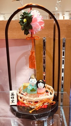 お雛様　手籠付き置物