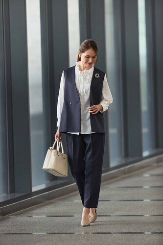 セレモニー女性②